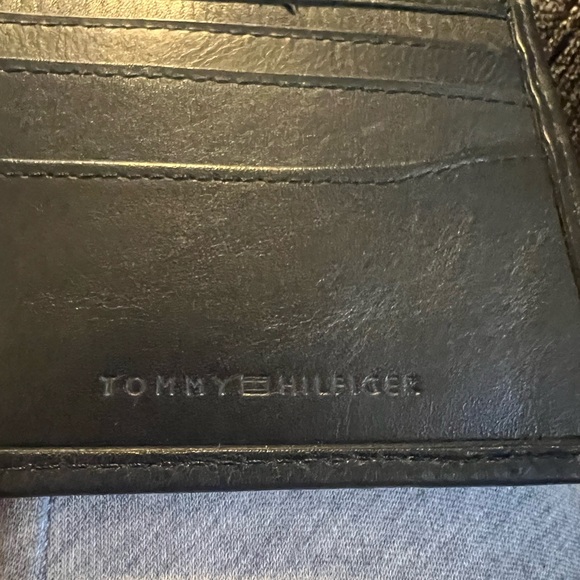 Tommy Hilfiger Double Billfold Black leather wallet - Picture 3 of 7